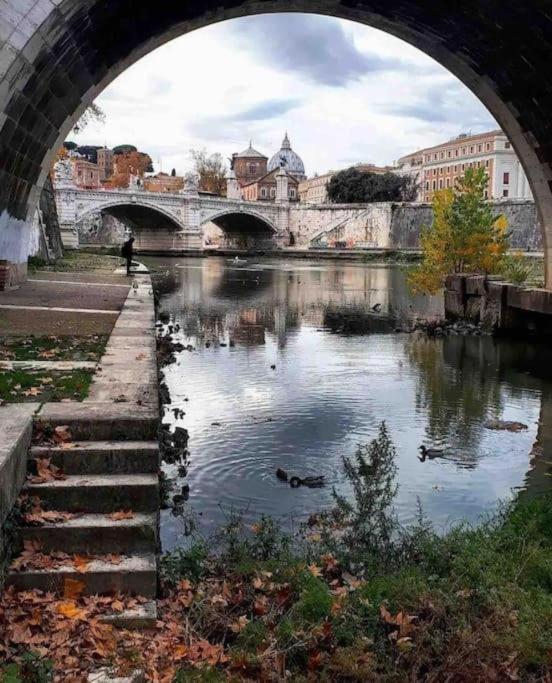 Khris - Trastevere - San Cosimato Rom