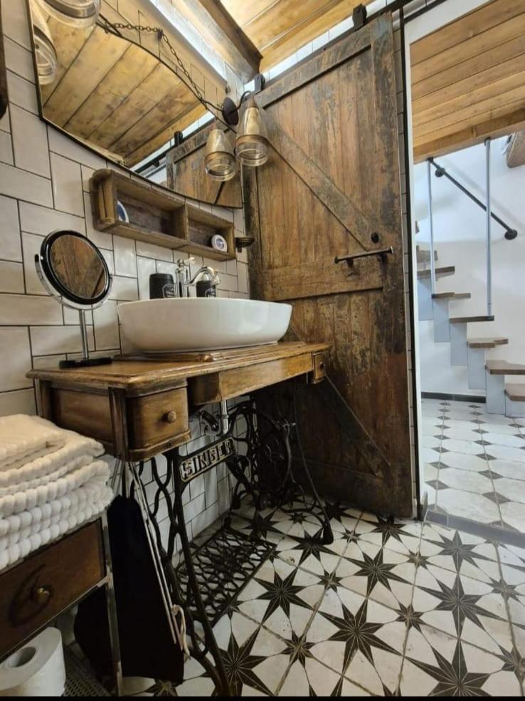 Khris - Trastevere - San Cosimato Rom